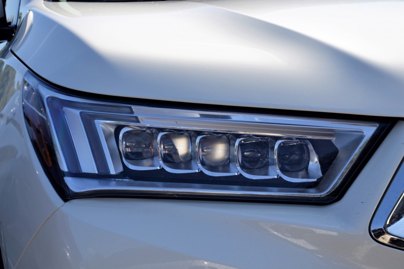 moto-SALLAGRIFFON-min_acura-headlamp-2834131